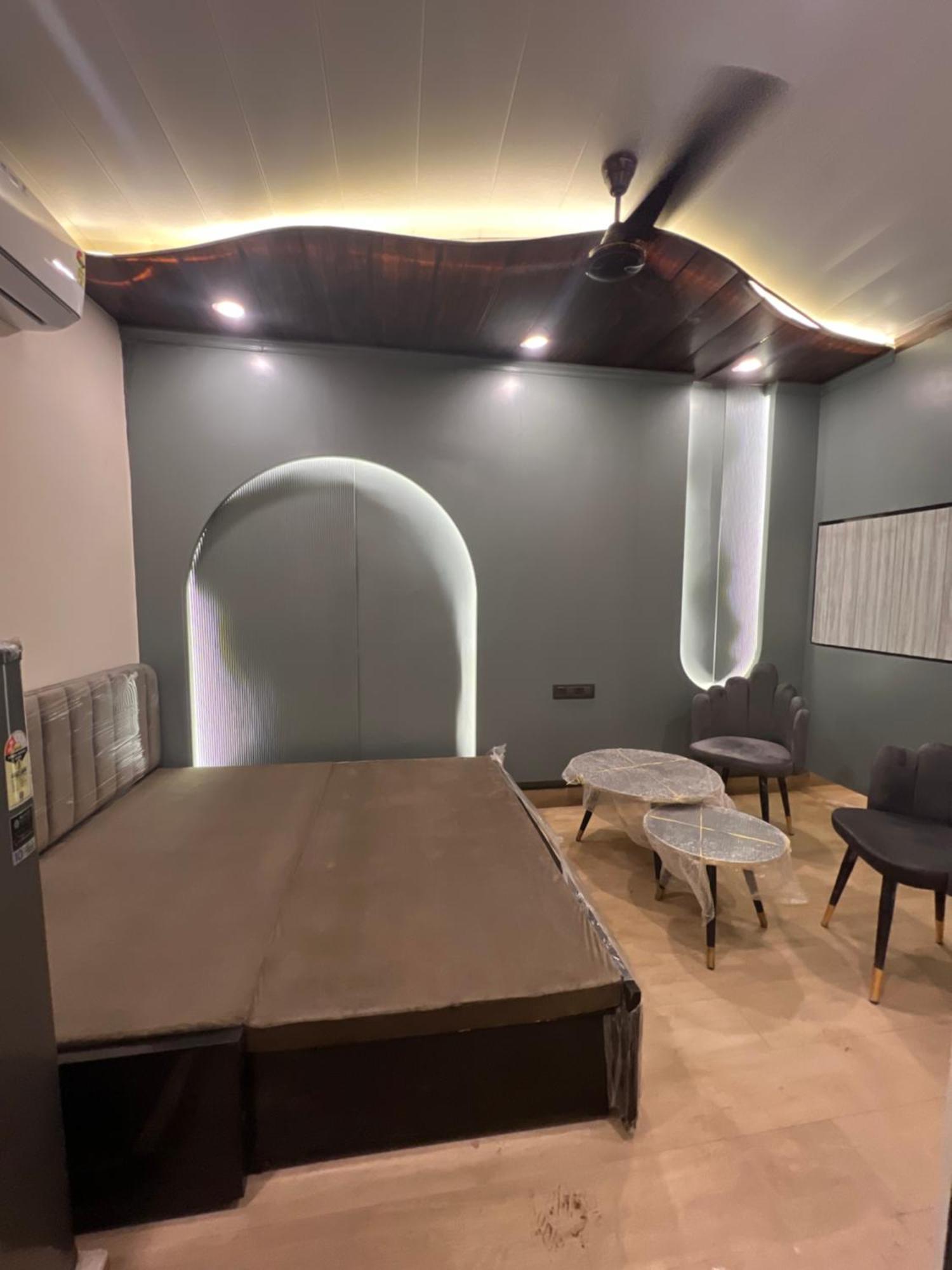 Aqua Sky Terrace 1 Luxurious W 2 Beds, Open Air Jacuzzi & Outdoor Lounge Area New Delhi