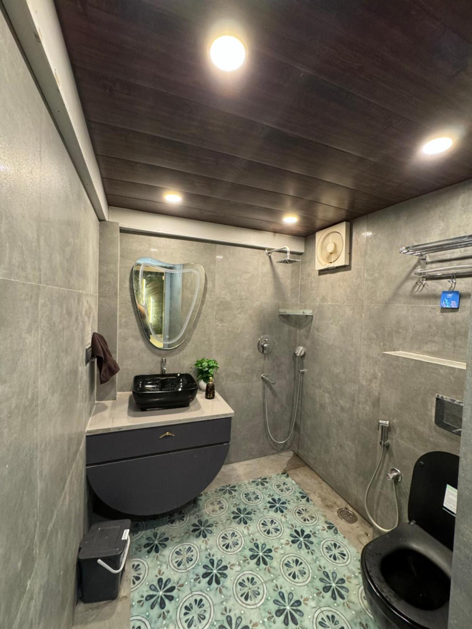 Aqua Sky Terrace 1 Luxurious W 2 Beds, Open Air Jacuzzi & Outdoor Lounge Area Apartment New Delhi